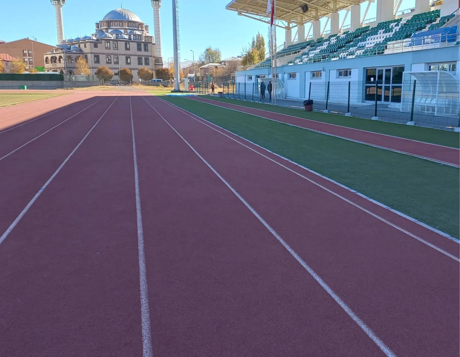 Kars City Stadium (1750m)